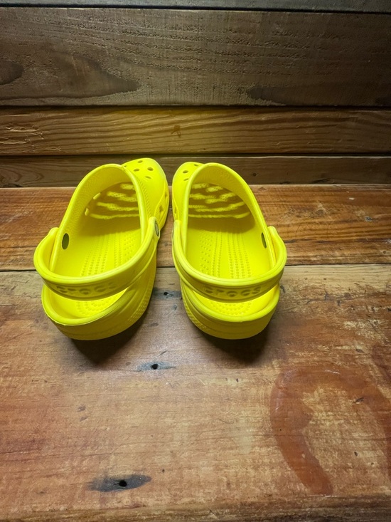 CROCS Classic Slip-On Clog in Yellow - Picture 4 of 9
